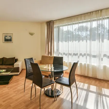 Golden Sands Budget Flat For 4 Guests Апартамент
